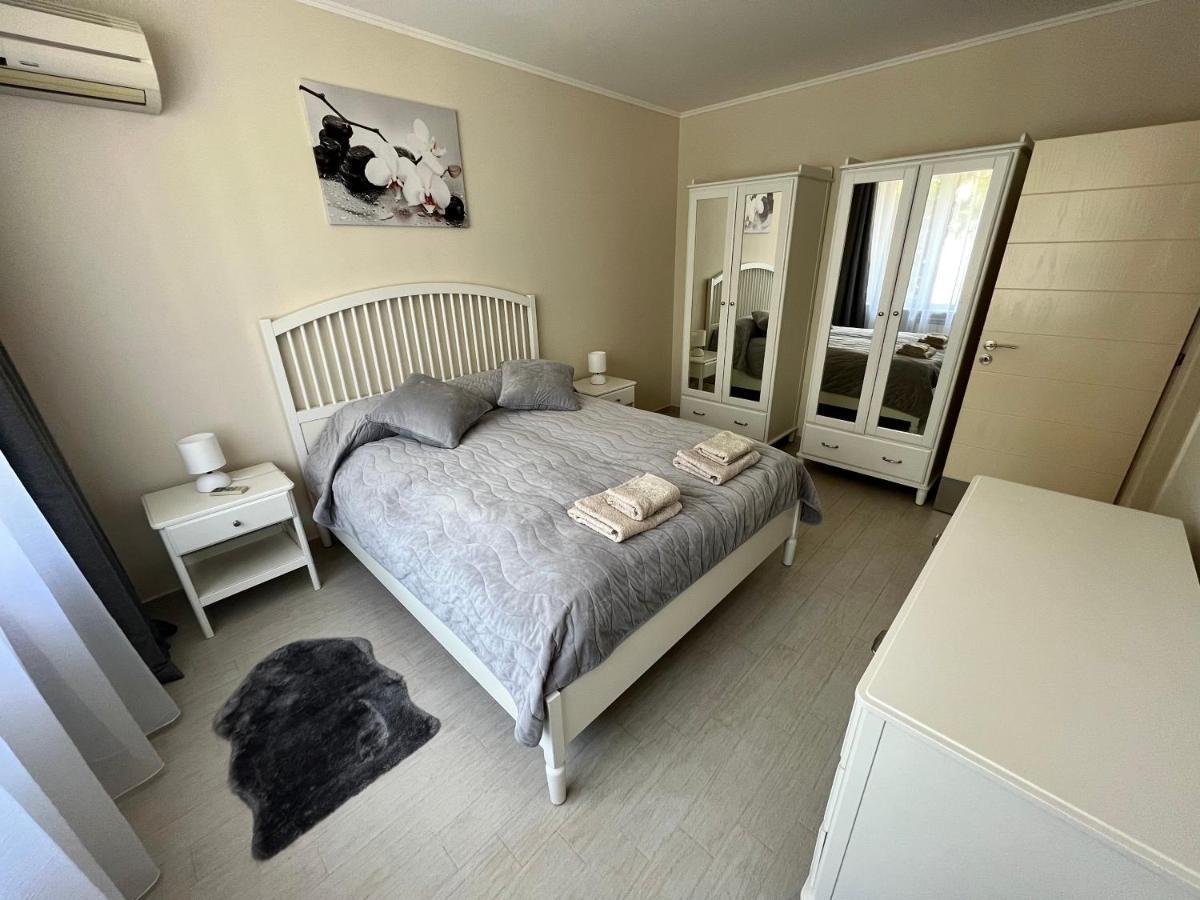 Excellent Location ! General Gurko Apartment Szófia Kültér fotó