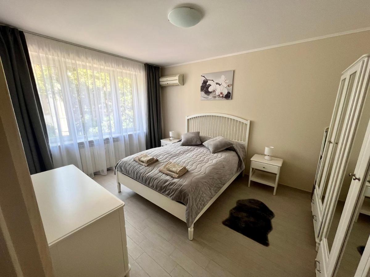 Excellent Location ! General Gurko Apartment Szófia Kültér fotó